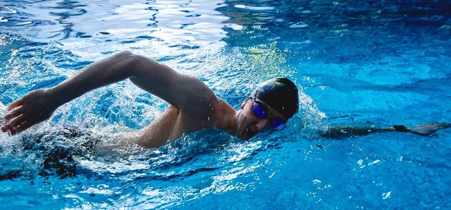 A nova técnica para saber nadar o nado crawl