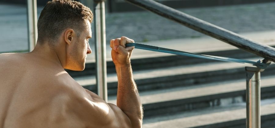 The complete guide to the biceps curl with rubber band