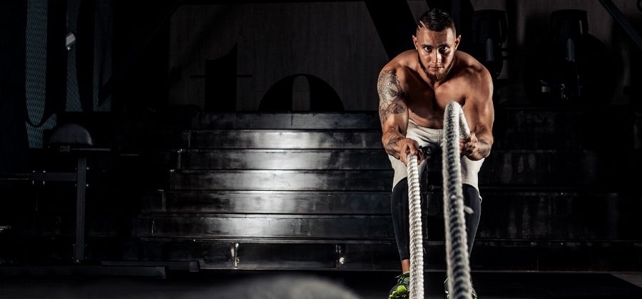 Die 6 besten Battle Rope-Übungen zum Muskelaufbau