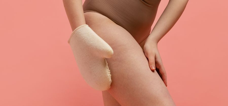 Der vollständige Leitfaden zur Massage mit Rosshaarhandschuhen zur Reduzierung von Cellulite