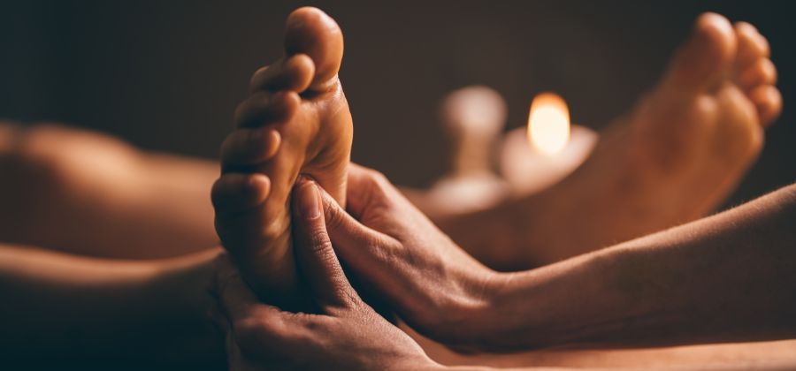 5 motivos para massagear os pés todas as noites